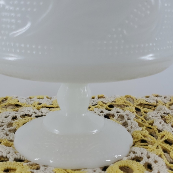 MILK GLASS VINTAGE CANDY DISH - Picture 6 of 9